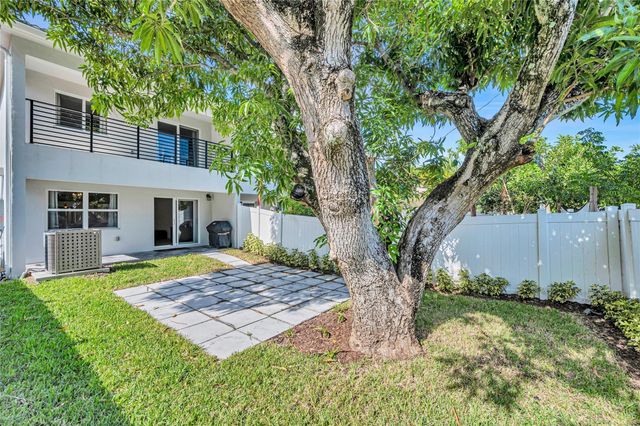 808 NE 15th Ave, Fort Lauderdale, FL 33304