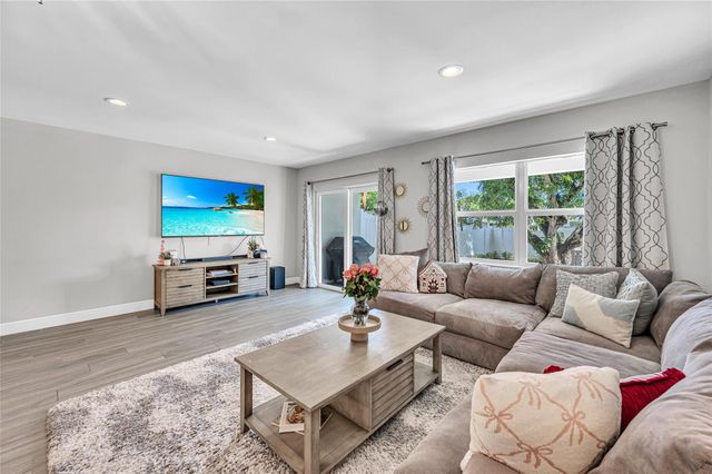 808 NE 15th Ave, Fort Lauderdale, FL 33304