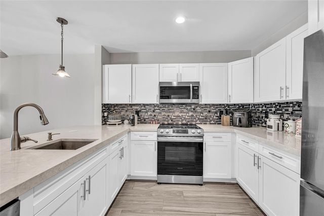 808 NE 15th Ave, Fort Lauderdale, FL 33304