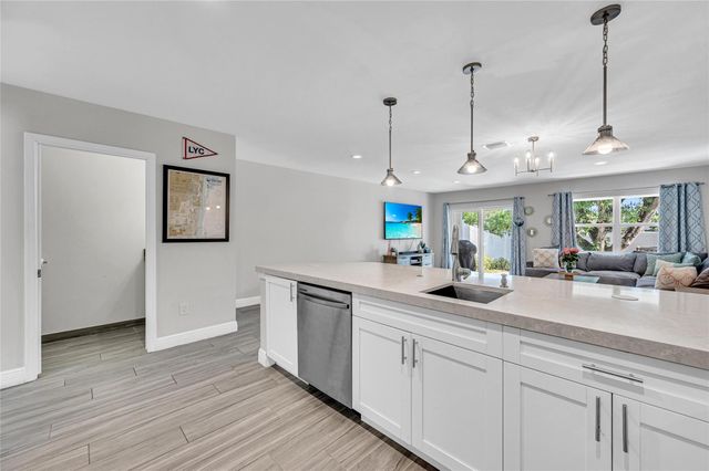 808 NE 15th Ave, Fort Lauderdale, FL 33304