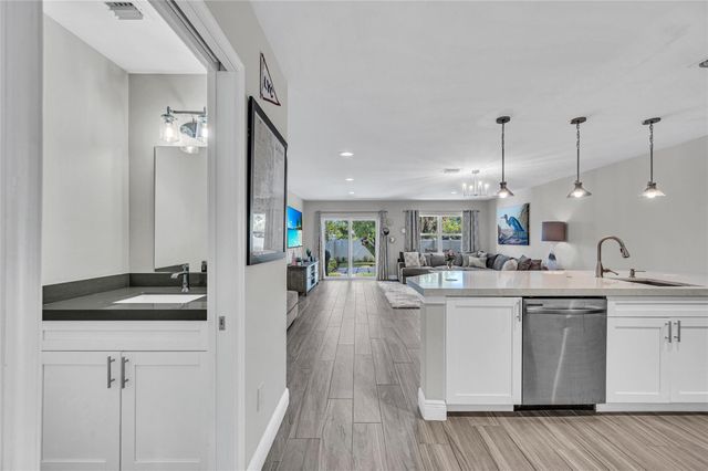 808 NE 15th Ave, Fort Lauderdale, FL 33304