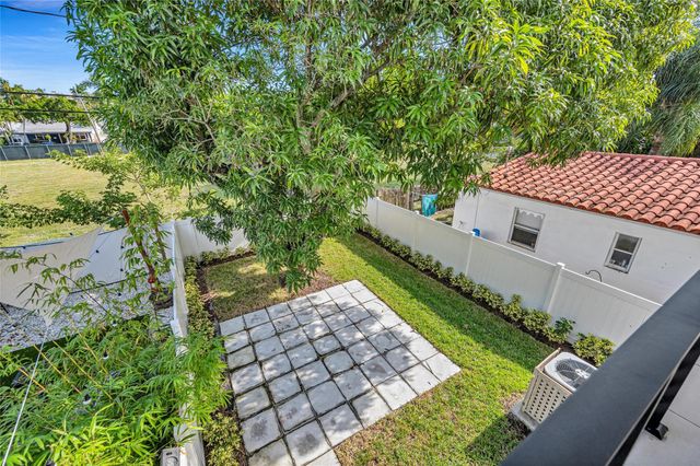 808 NE 15th Ave, Fort Lauderdale, FL 33304