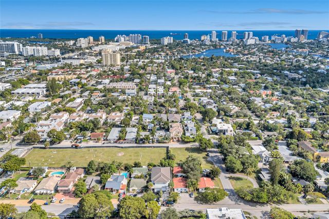 808 NE 15th Ave, Fort Lauderdale, FL 33304