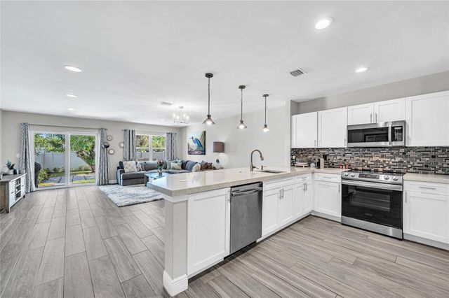 808 NE 15th Ave, Fort Lauderdale, FL 33304