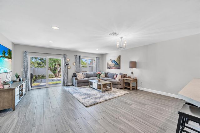 808 NE 15th Ave, Fort Lauderdale, FL 33304