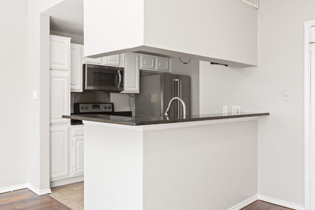 5619 Preston Oaks Road 303, Dallas, TX 75254