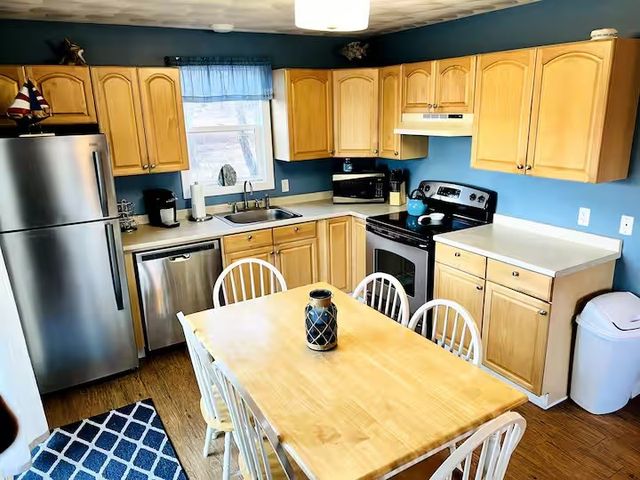 60 Madison Avenue, Portsmouth, RI 02872