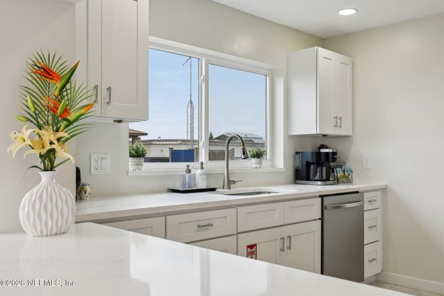 11 19TH Avenue N, Jacksonville Beach, FL 32250