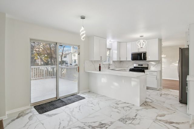 1867 Lake Shore Drive, Romeoville, IL 60446