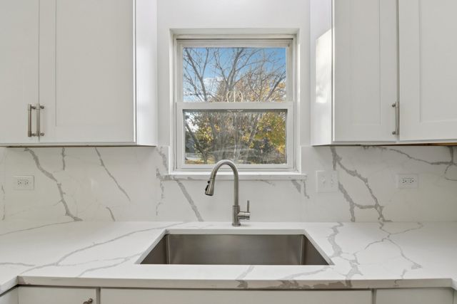 1867 Lake Shore Drive, Romeoville, IL 60446