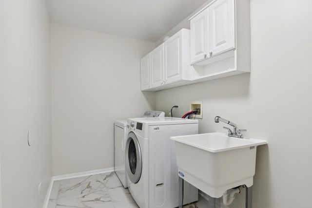 1867 Lake Shore Drive, Romeoville, IL 60446