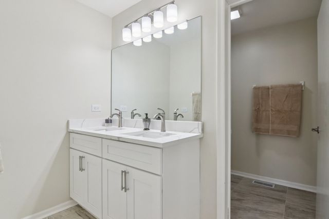 1867 Lake Shore Drive, Romeoville, IL 60446