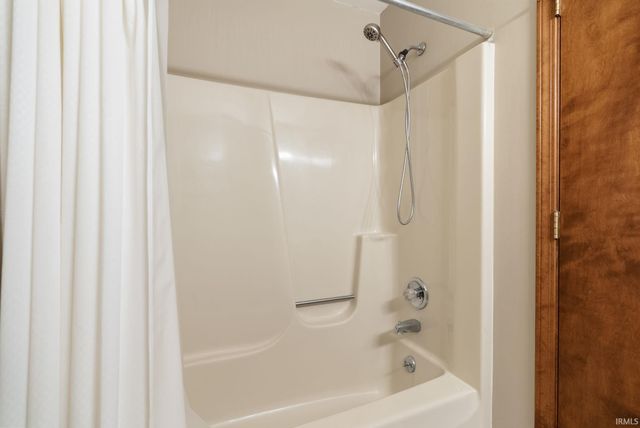 3824 Finchley Court, Fort Wayne, IN 46815