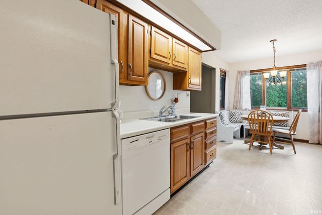 3824 Finchley Court, Fort Wayne, IN 46815