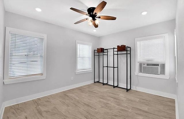 1606 Avenue L, Galveston, TX 77550