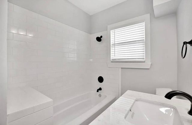 1606 Avenue L, Galveston, TX 77550