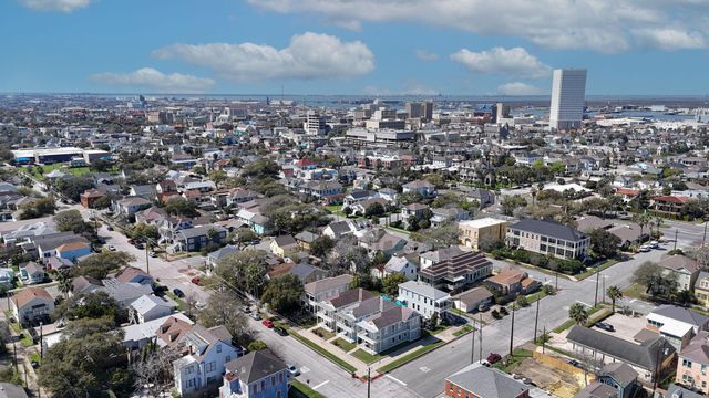 1606 Avenue L, Galveston, TX 77550