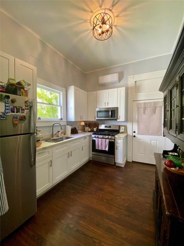 1606 Avenue L, Galveston, TX 77550