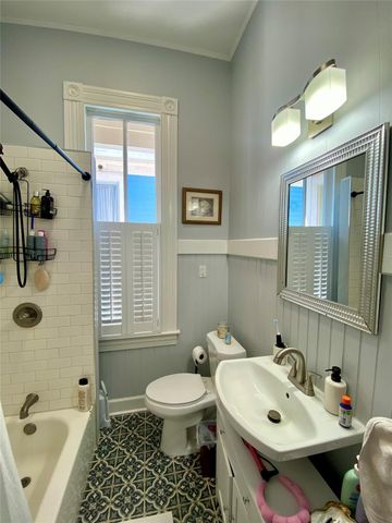 1606 Avenue L, Galveston, TX 77550
