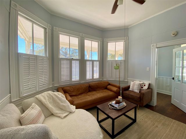 1606 Avenue L, Galveston, TX 77550