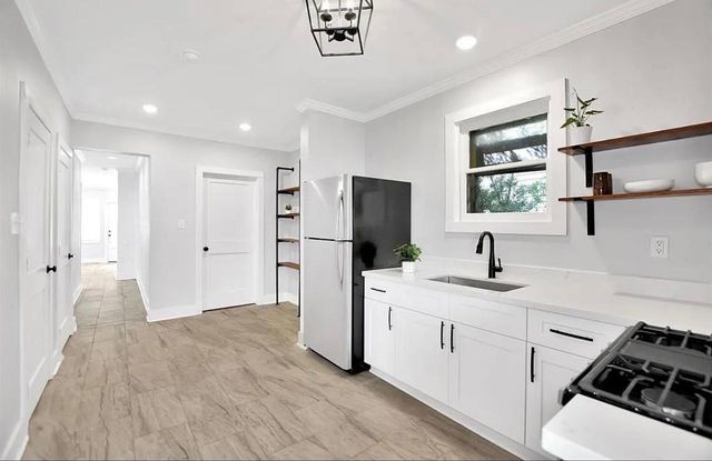 1606 Avenue L, Galveston, TX 77550