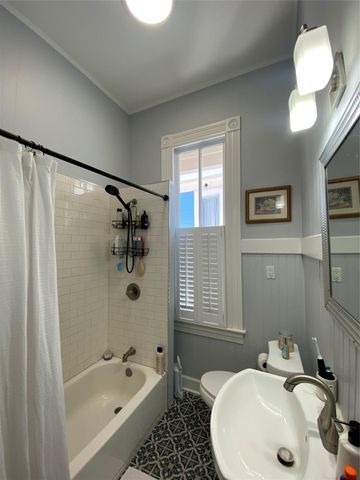 1606 Avenue L, Galveston, TX 77550