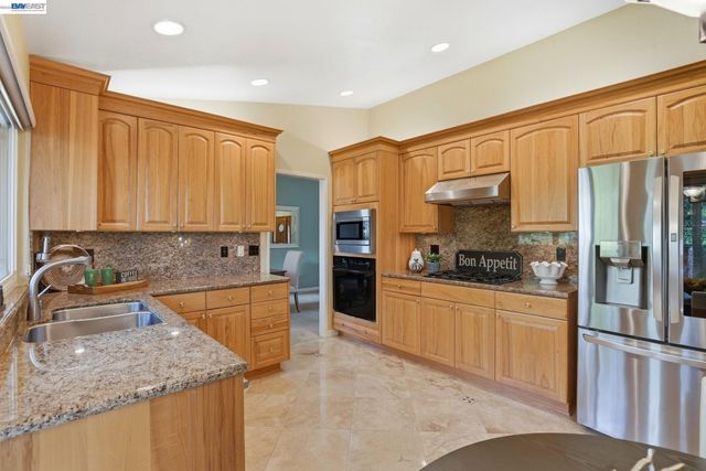 3593 Whitehall Ct, Pleasanton, CA 94588