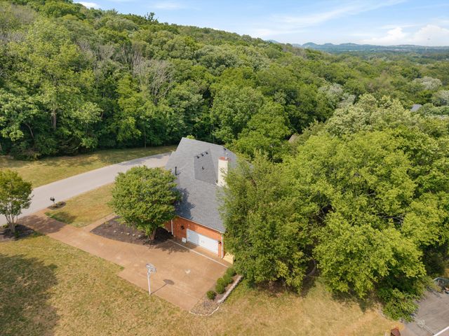 7061 Willowick Dr, Brentwood, TN 37027