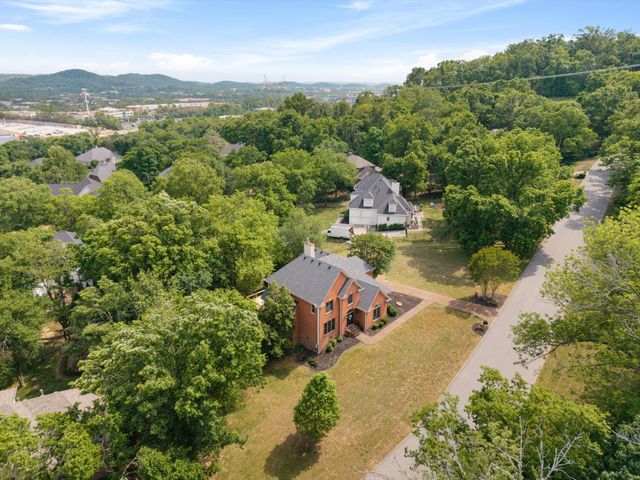 7061 Willowick Dr, Brentwood, TN 37027