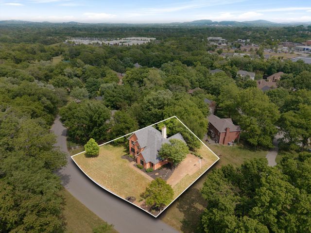 7061 Willowick Dr, Brentwood, TN 37027