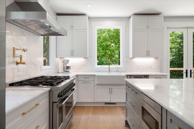 7061 Willowick Dr, Brentwood, TN 37027