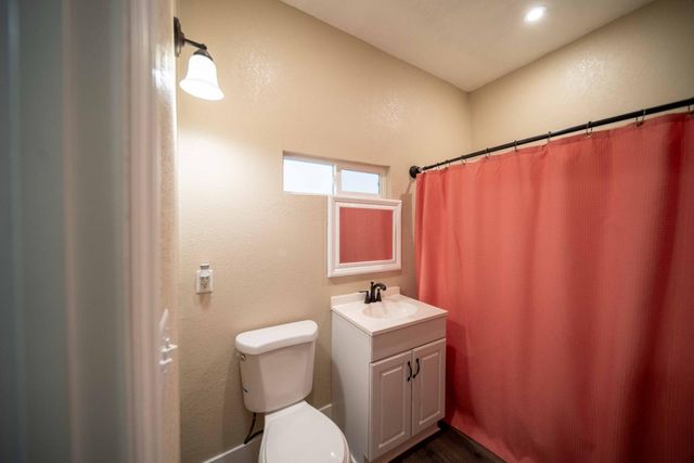 1834 Young, Selma, CA 93662