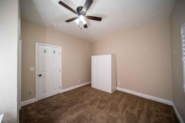 1834 Young, Selma, CA 93662