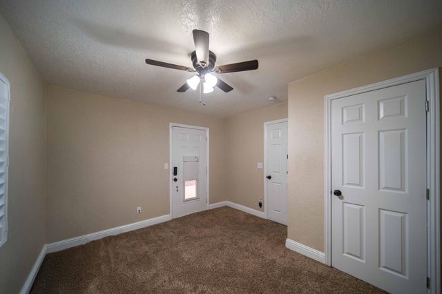 1834 Young, Selma, CA 93662