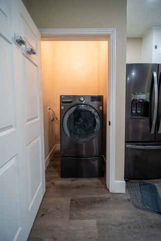 1834 Young, Selma, CA 93662