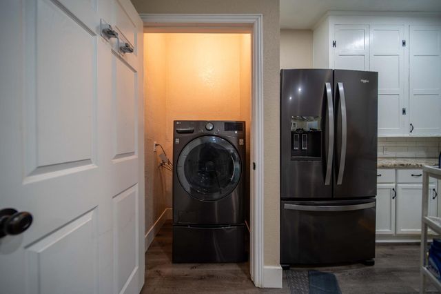 1834 Young, Selma, CA 93662