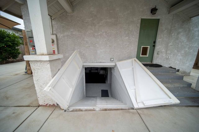 1834 Young, Selma, CA 93662