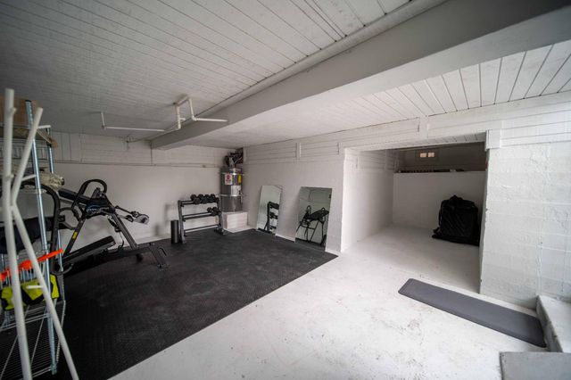 1834 Young, Selma, CA 93662