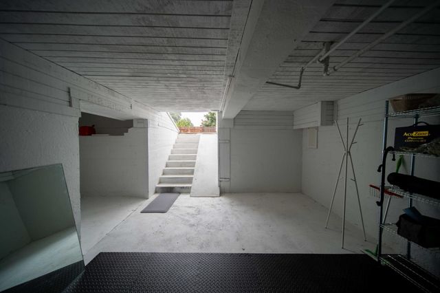 1834 Young, Selma, CA 93662