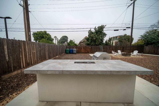 1834 Young, Selma, CA 93662