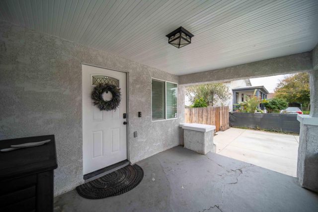 1834 Young, Selma, CA 93662