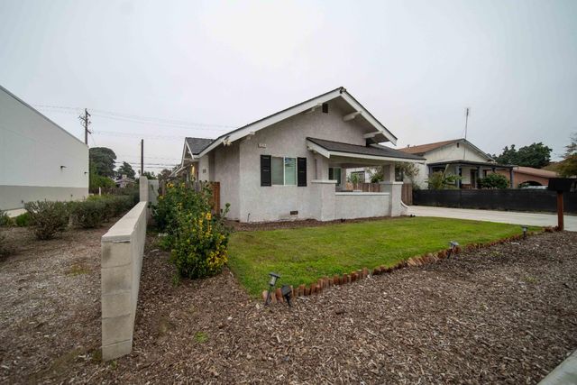 1834 Young, Selma, CA 93662