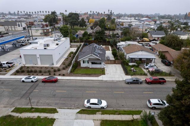 1834 Young, Selma, CA 93662