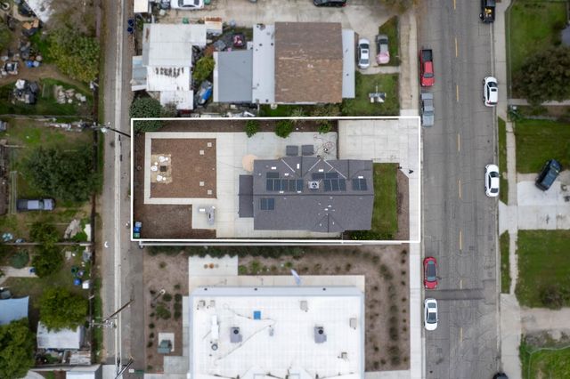 1834 Young, Selma, CA 93662