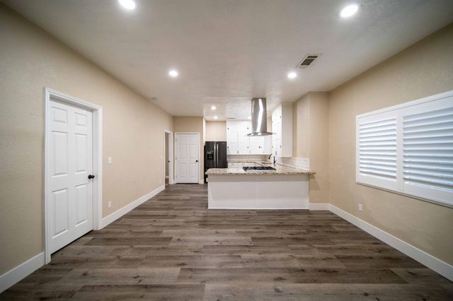 1834 Young, Selma, CA 93662