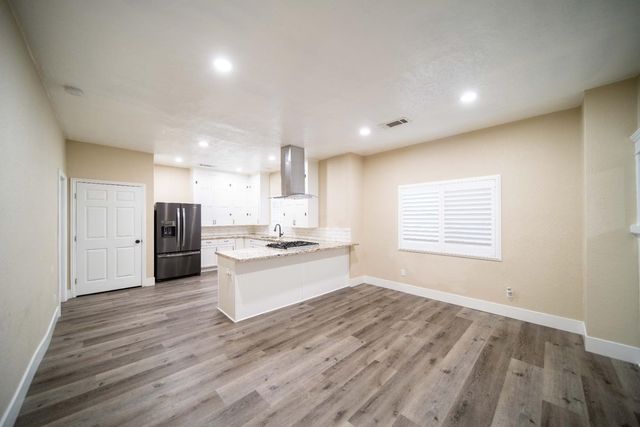 1834 Young, Selma, CA 93662