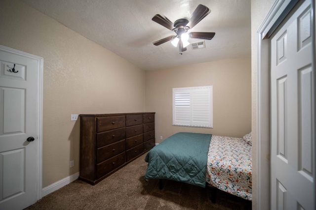 1834 Young, Selma, CA 93662