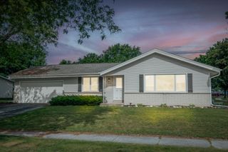1232 Lambeth ROAD, Waukesha, WI 53189