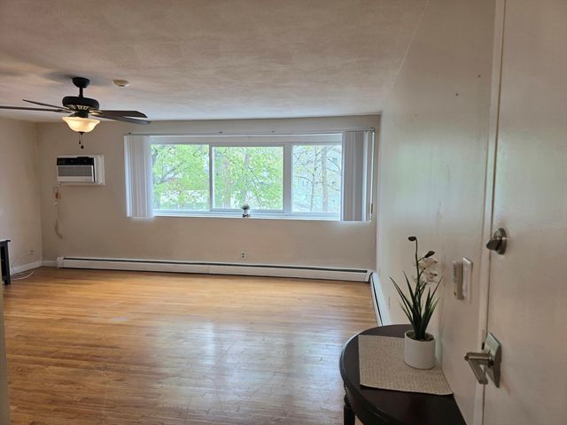 31 Jones Ter 22, Stoughton, MA 02072