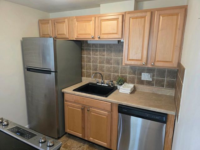 31 Jones Ter 22, Stoughton, MA 02072
